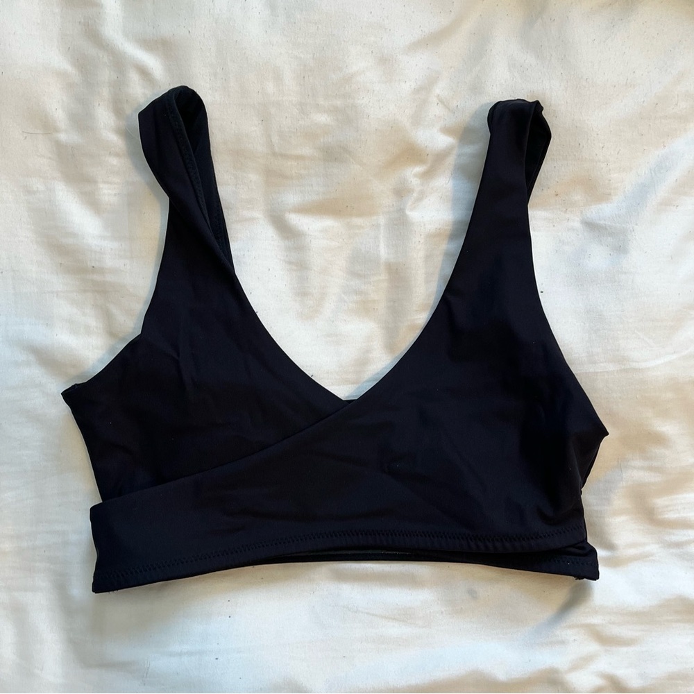 Fabletics Low-Impact Crossover Sports Bra Small